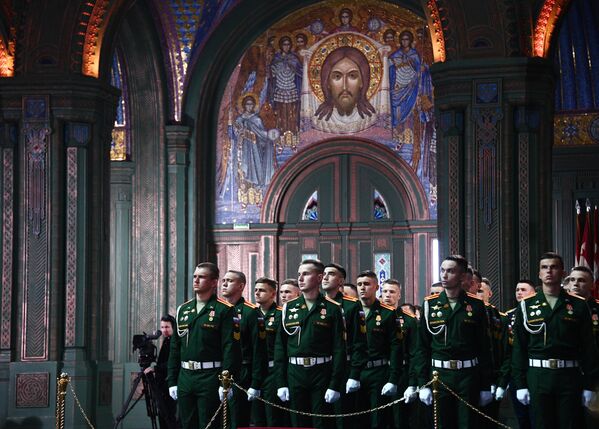 Военнослужащие во время церемонии освящения главного храма Вооруженных сил РФ в парке Патриот в Московской области