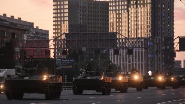 Военная техника, которая примет участие в параде Победы на Красной площади 24 июня, во время движения по улице Мнвники