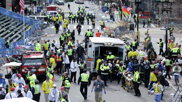 На месте теракта на бостонском марафоне, 15 апреля 2013 года