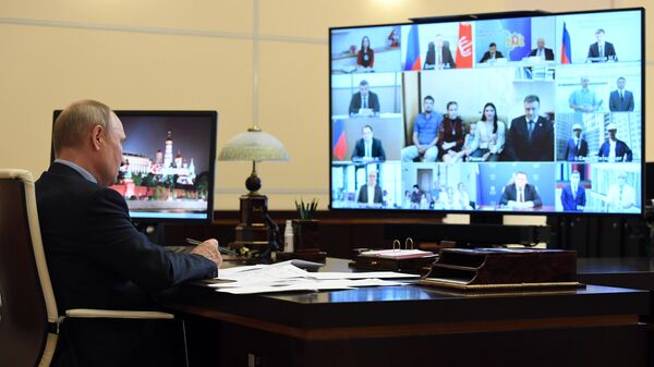 Президент РФ Владимир Путин проводит в режиме видеоконференции совещание о реализации мер поддержки экономики и социальной сферы