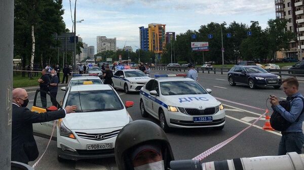 Место вооруженного нападения на полицейских на Ленинском проспекте
