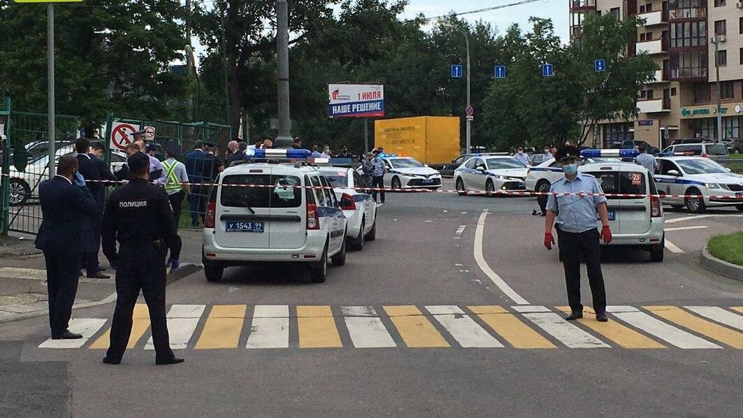 Место вооруженного нападения на полицейских на Ленинском проспекте - РИА Новости, 1920, 15.06.2020