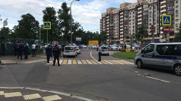 Место вооруженного нападения на полицейских на Ленинском проспекте
