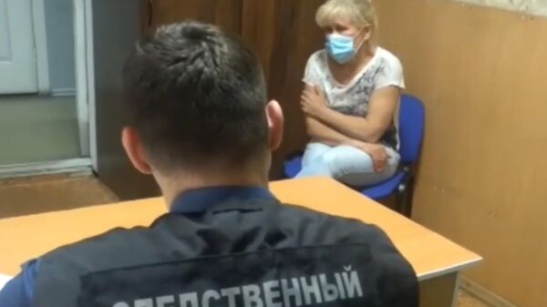 Видео допроса подозреваемой в побоях ребенка: кадры СК РФ из Красноярска