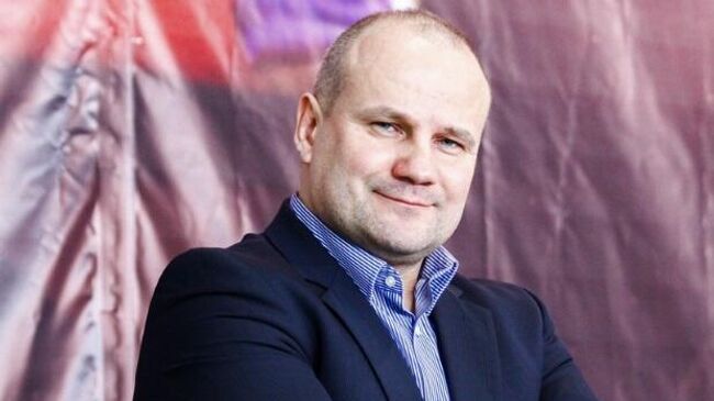 Старший тренер сборной России по самбо Александр Конаков