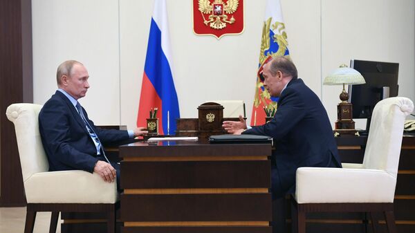 Президент РФ Владимир Путин и директор ФСБ России Александр Бортников во время встречи