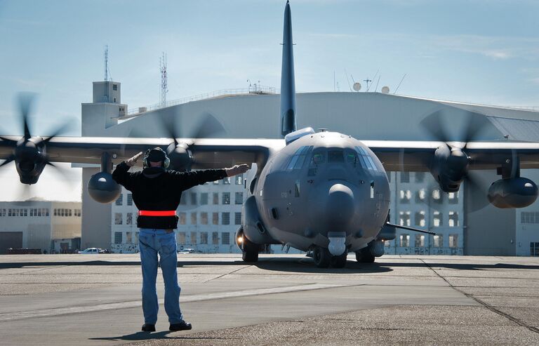Самолет АС-130J на авиабазе Эглин, штат Флорида Самолет АС-130J на авиабазе Эглин, штат Флорида