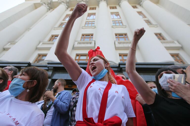 Участники акции Немой президент - не мой президент! в Киеве Участники акции Немой президент - не мой президент! в Киеве