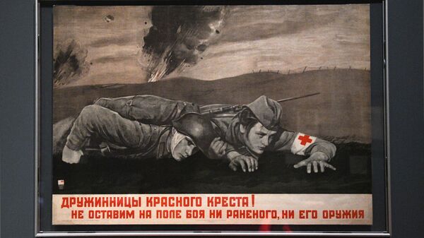 Плакат времен Великой Отечественной войны на выставке Медики в годы Великой Отечественной войны в Москве