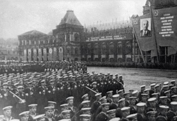 Церемониальный марш сводных полков фронтов на Красной площади 24 июня 1945 года