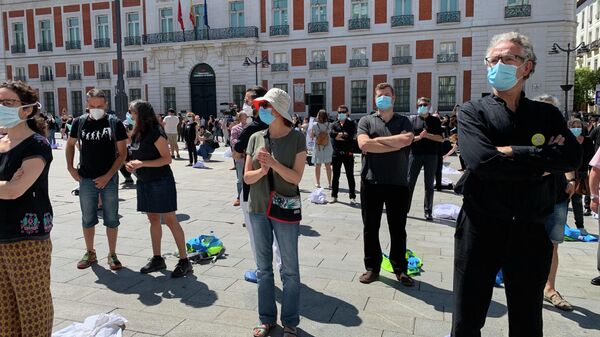 Акция памяти погибших во время эпидемии COVID-19 медиков в Мадриде, Испания