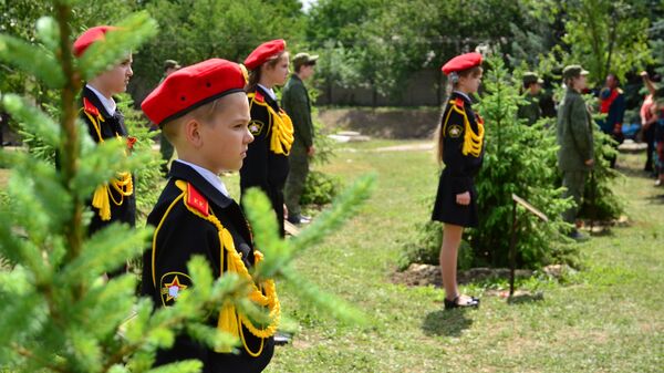 Открытие аллеи боевой славы Три войны в честь ветеранов ВОВ, участников войны в Афганистане и конфликта в Донбассе, в Луганске