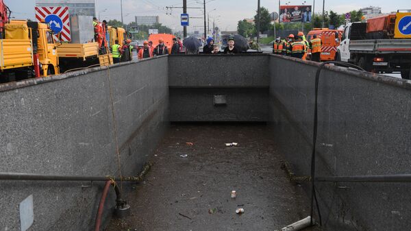 Подтопленный подземный переход в районе Варшавского шоссе