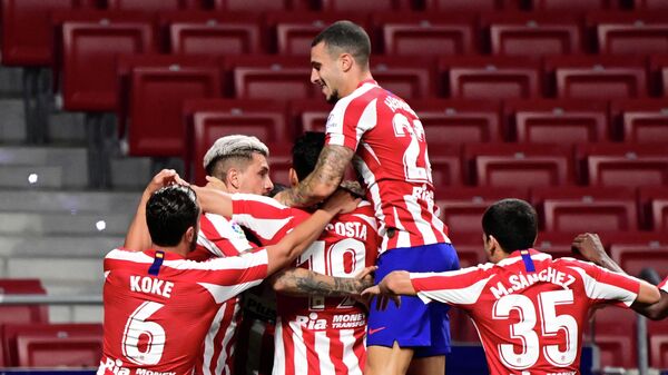 Atletico Madrid's players celebrate after Spanish midfielder Vitolo scored during the Spanish League football match between Atletico Madrid and Real Valladolid at the Wanda Metropolitan stadium in Madrid on June 20, 2020. (Photo by JAVIER SORIANO / AFP)