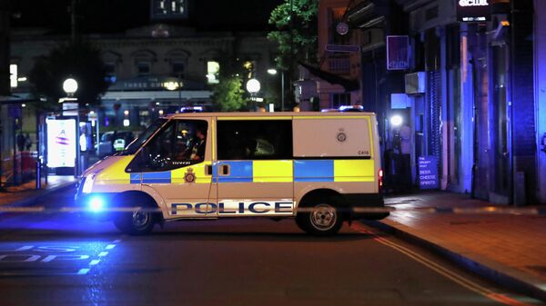 На месте нападения вооруженного ножом мужчины в Рединге, Великобритания 