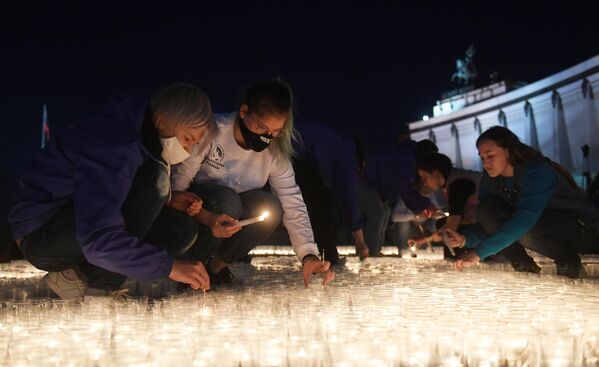 Акция Свеча памяти на Поклонной горе в Москве 