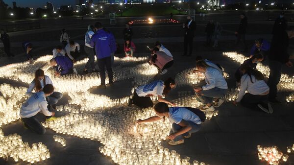Акция Свеча памяти на Поклонной горе в Москве 
