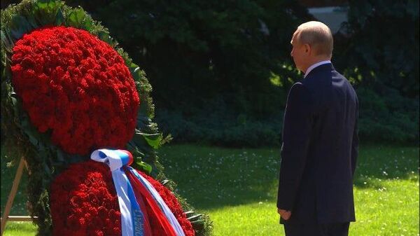 Возложение венка Владимиром Путиным к Могиле Неизвестного солдата