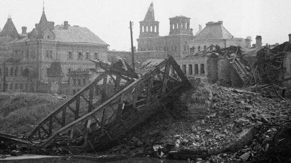 Взорванный немцами мост через Оку в Орле