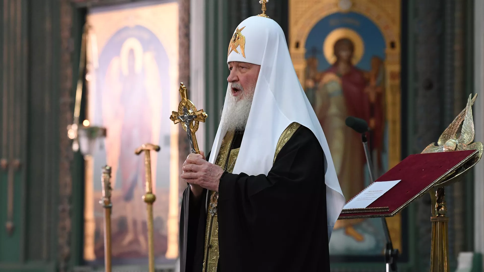 Патриарх Московский и всея Руси Кирилл во время посещения главного храма Вооружённых Сил - РИА Новости, 1920, 13.06.2021