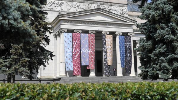 Фасад главного здания Государственного музея изобразительных изобразительных искусств (ГМИИ) имени А.С. Пушкина