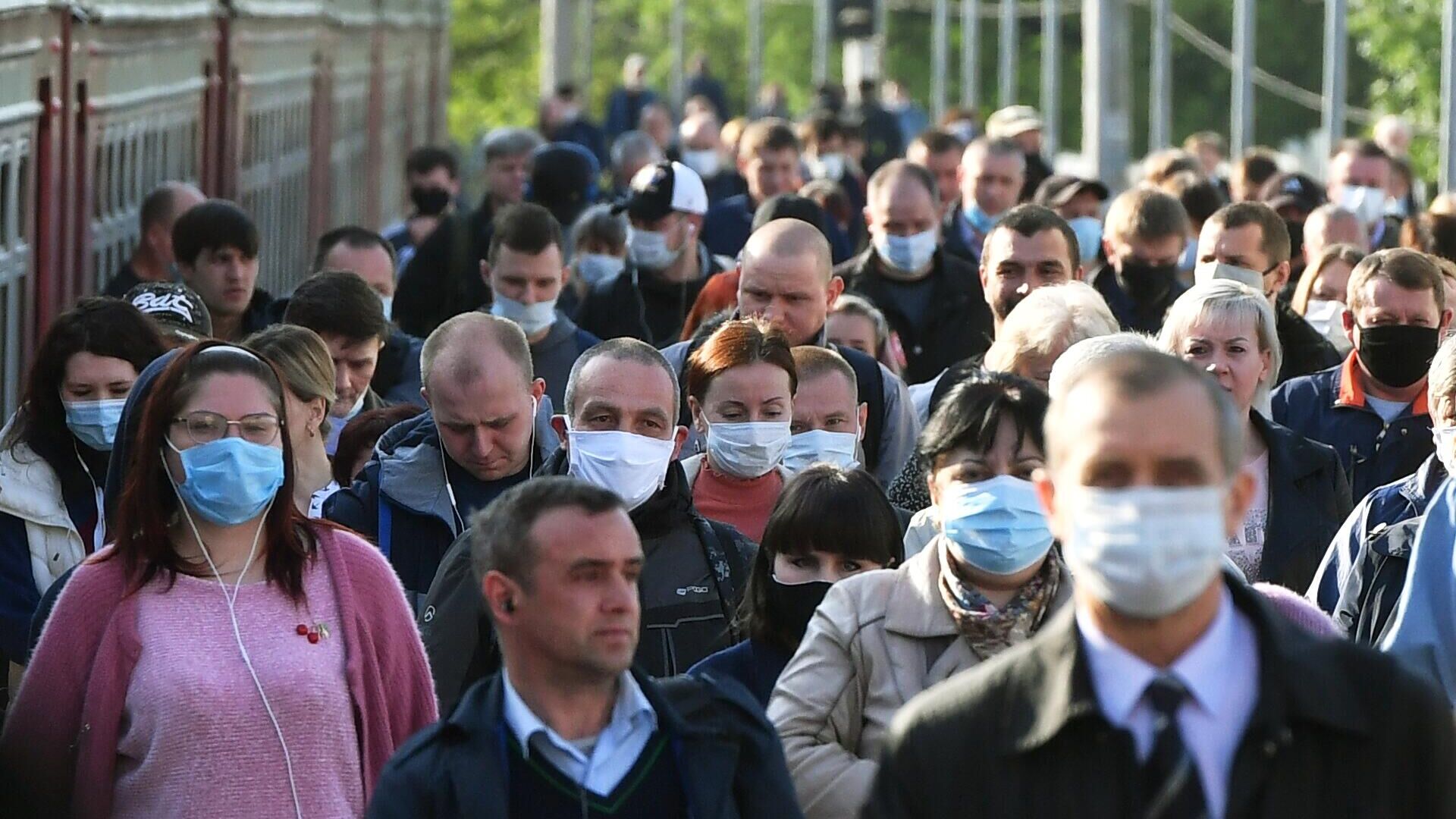 Люди в защитных масках - РИА Новости, 1920, 08.08.2022