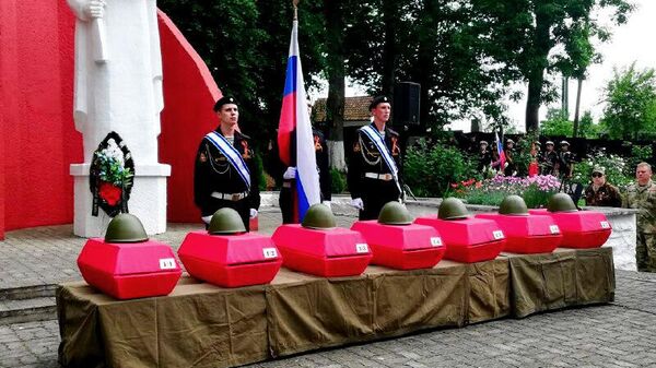 Церемония перезахоронения останков советских воинов, павших при взятии Фишхаузена, в Приморске