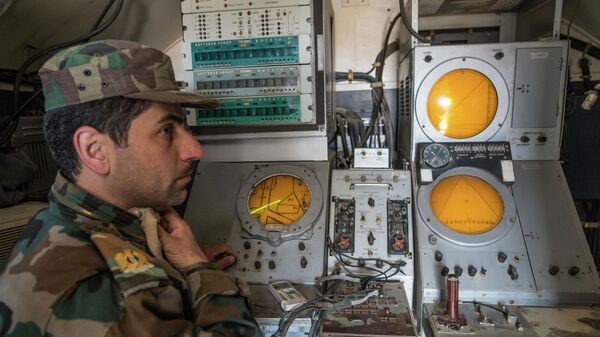 Военнослужащий на на базе ВВС Сирии