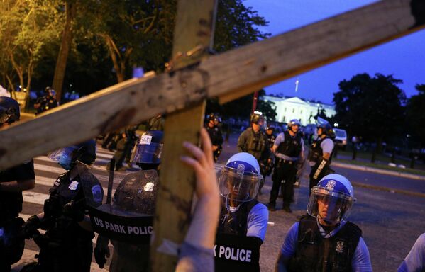 Беспорядки возле Белого дома на площади Лафайетт, Вашингтон
