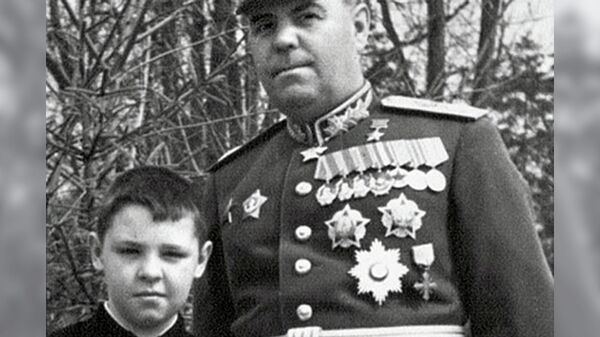 Александр Василевский с сыном Игорем перед Парадом Победы 24 июня 1945