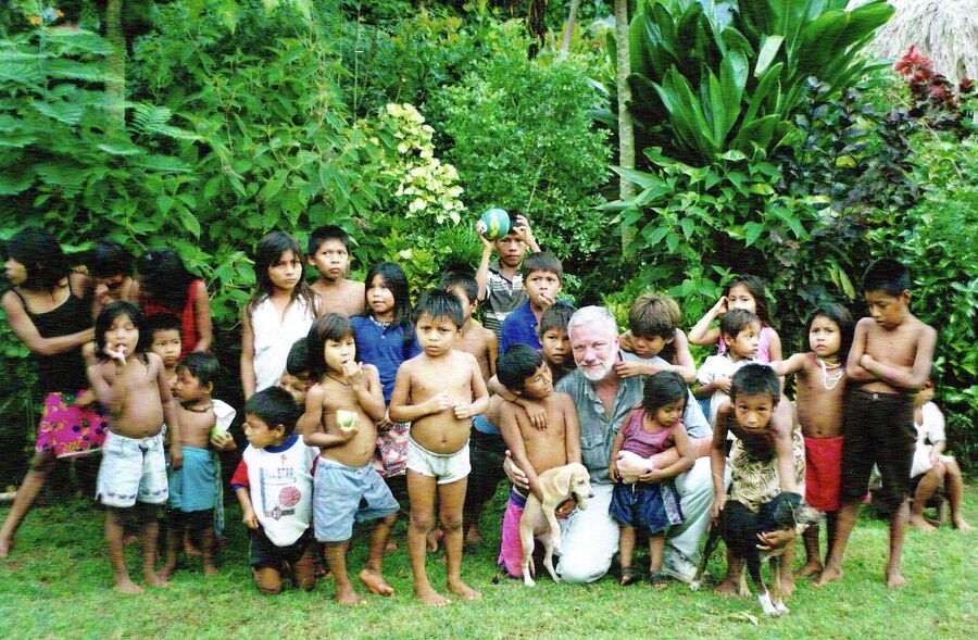 Дмитрий Крылов  с племенем моги в Панаме