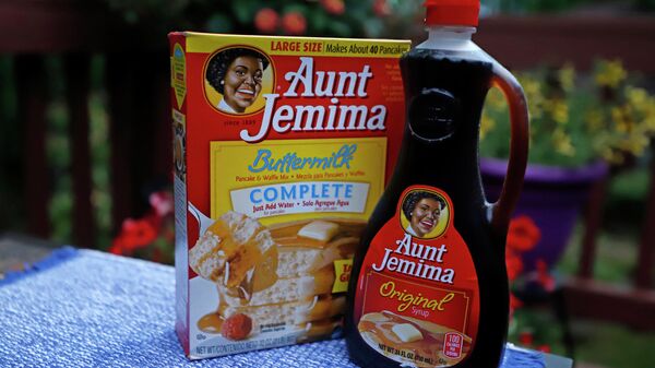Смесь для вафель и сироп бренда Aunt Jemima