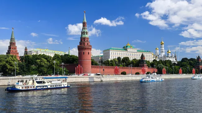Парад теплоходов в честь открытия пассажирской навигации по Москве-реке