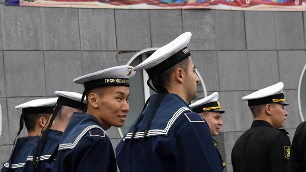 Военные моряки
