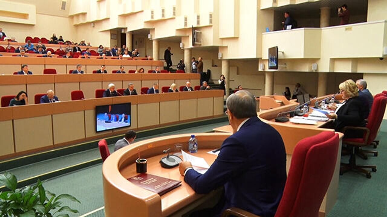 Фото депутатов. Новые депутаты областной думы. Саратовская областная дума 1 созыва фото. Новые депутаты областной думы. Тамбовская депутат в думе.