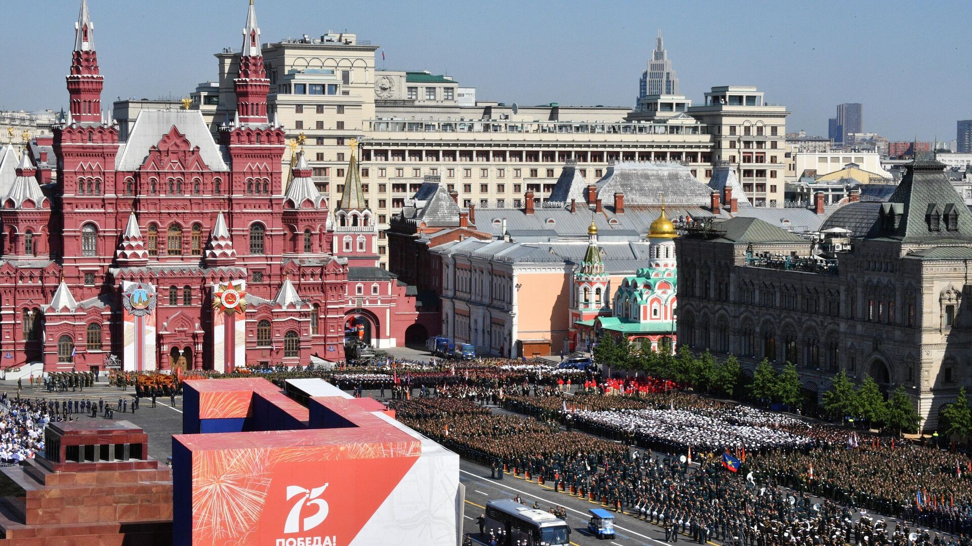 Военнослужащие парадных расчетов перед началом военного парада в ознаменование 75-летия Победы в Великой Отечественной войне 1941-1945 годов на Красной площади в Москве - РИА Новости, 1920, 17.12.2020