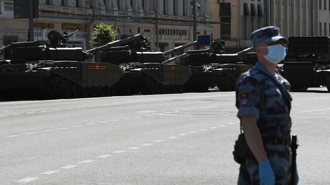 Военная техника перед началом  военного парада в ознаменование 75-летия Победы в Великой Отечественной войне 1941-1945 годов на Красной площади в Москве