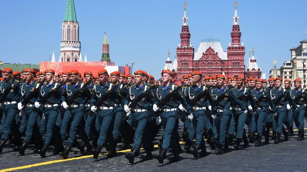Военнослужащие парадных расчетов во время военного парада в ознаменование 75-летия Победы в Великой Отечественной войне 1941-1945 годов на Красной площади в Москве