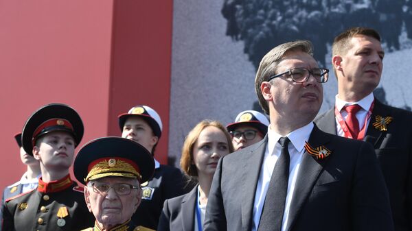 Президент Сербии Александр Вучич (справа на первом пдане) во время военного парада в ознаменование 75-летия Победы в Великой Отечественной войне 1941-1945 годов на Красной площади в Москве