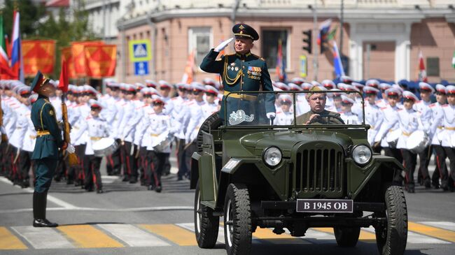 Военнослужащие парадных расчетов на военном параде в ознаменование 75-летия Победы в Великой Отечественной войне 1941-1945 годов на площади Свободы в Казани