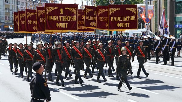 Военнослужащие парадных расчетов на военном параде в честь Дня Победы в Калининграде