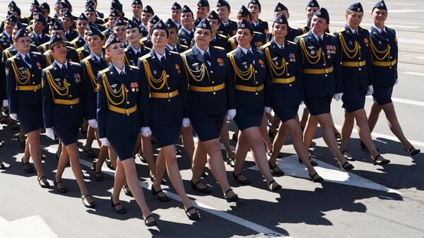 Военнослужащие парадных расчетов на военном параде в Калининграде