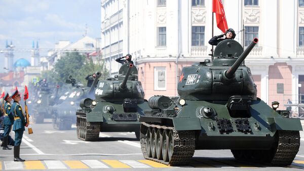 Танки Т-44 на военном параде в ознаменование 75-летия Победы в Великой Отечественной войне 1941-1945 годов на площади Свободы в Казани