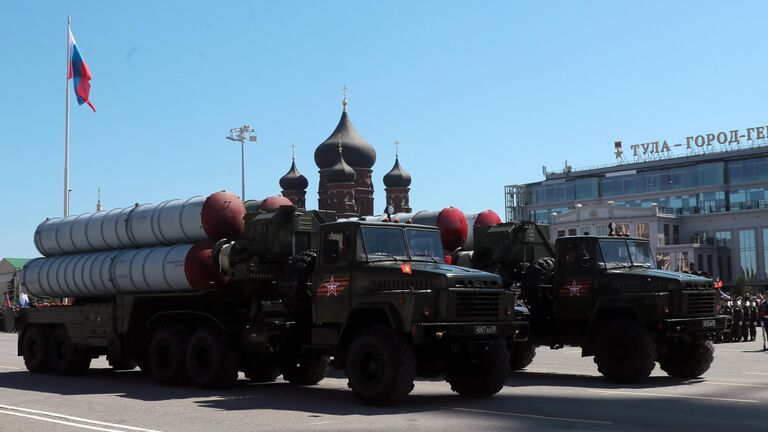 Военная техника во время военного парада в ознаменование 75-летия Победы в Великой Отечественной войне 1941-1945 годов на площади имени Ленина в Туле