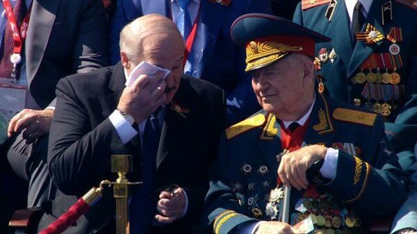 Лукашенко на параде в Москве не смог сдержать слез
