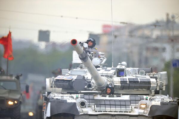 Военная техника во время военного парада в ознаменование 75-летия Победы в Великой Отечественной войне 1941-1945 годов
