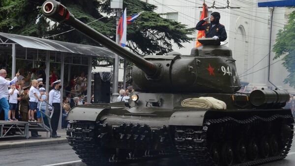 Танк Т-34 во время Парада Победы в Севастополе