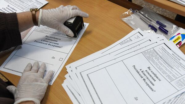 Бюллетени для голосовании по внесению поправок в Конституцию РФ на избирательном участке №209 в Чите
