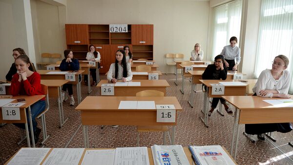 Ученики в классе перед началом единого государственного экзамена