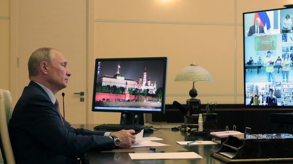 Президент РФ Владимир Путин во время встречи в режиме видеоконференции с участниками общероссийской акции взаимопомощи Мы вместе